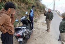 नाबालिगों की जान से खिलवाड़ पड़ा भारी ज्योतिर्मठ पुलिस की सख्ती, स्कूटी सीज, अभिभावक पर 25,000 का चालान