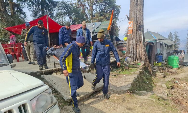 खाई में गिरी बाइक, एसडीआरएफ का सफल रेस्क्यू – दो घायल सुरक्षित
