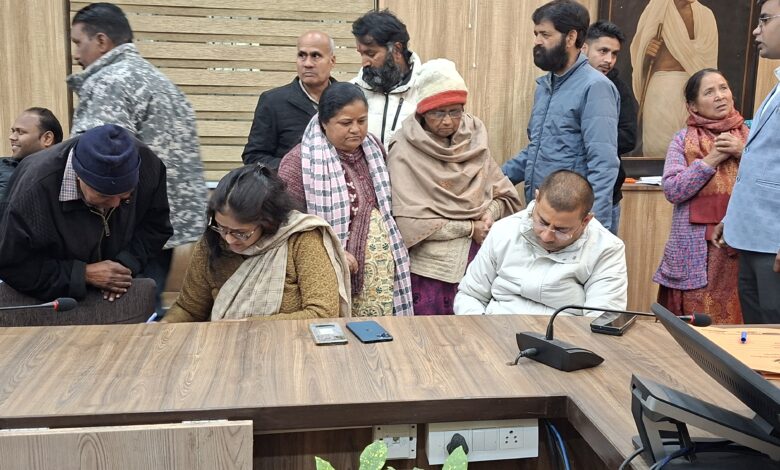 जनता दर्शन में उमड़ा जनसैलावः 130 फरियादियों ने रखी समस्याओं के समाधान की उम्मीद