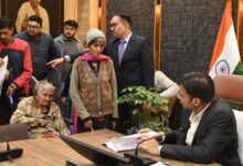 गरीबी आड़े नहीं आएगी शिक्षा में, डीएम के निर्देश पर ममता के मूक-बधिर बच्चे का स्पेशल स्कूल में निःशुल्क दाखिला गरीबी आड़े नहीं आएगी शिक्षा में, डीएम के निर्देश पर ममता के मूक-बधिर बच्चे का स्पेशल स्कूल में निःशुल्क दाखिला
