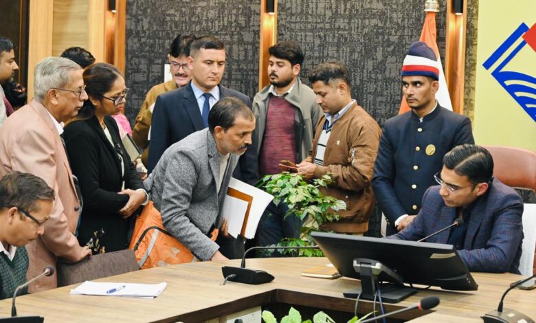 बेटी ने ही कर दी धोखाधड़ीः असमर्थ 93 वर्षीय बुजुर्ग पिता के बैंक खाते से ही कर दिए 10 लाख गायब बेटी ने ही कर दी धोखाधड़ीः असमर्थ 93 वर्षीय बुजुर्ग पिता के बैंक खाते से ही कर दिए 10 लाख गायब