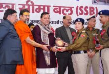 सीएम ने किया सशस्त्र सीमा बल के अधिकारियों एवं जवानों का सम्मान सीएम ने किया सशस्त्र सीमा बल के अधिकारियों एवं जवानों का सम्मान