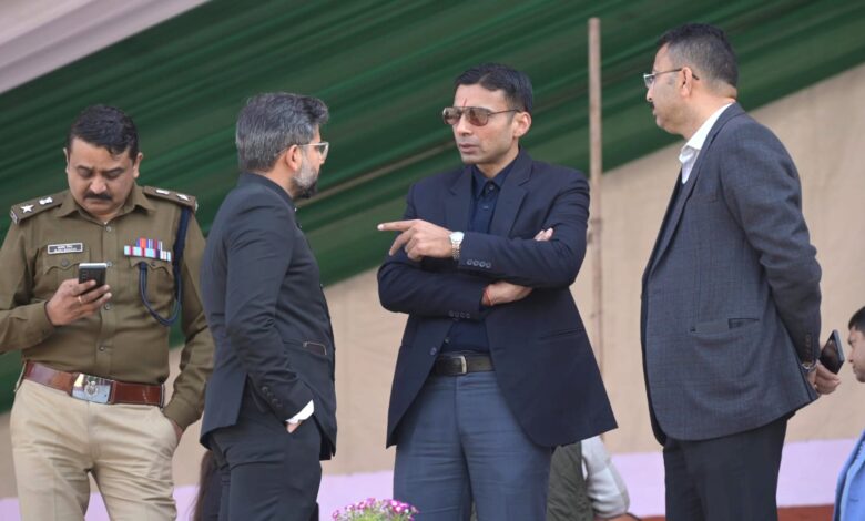 डीएम-एसएसपी ने कार्यक्रम स्थल का किया निरीक्षण, राष्ट्रीय पर्व की तैयारियां परखी