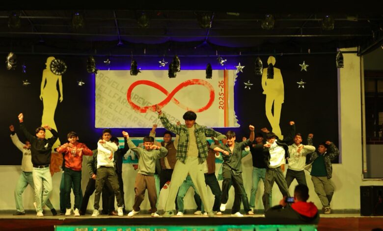 आर्यन स्कूल में कक्षा बारहवीं के विद्यार्थियों के लिए फेयरवेल आयोजित आर्यन स्कूल में कक्षा बारहवीं के विद्यार्थियों के लिए फेयरवेल आयोजित