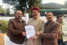 अतिरिक्त आधार केन्द्र खोले जाने की मांग की 