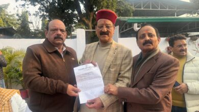 अतिरिक्त आधार केन्द्र खोले जाने की मांग की 