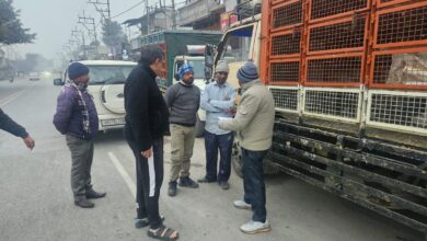 ट्रक में पाई गई 65 मृत मुर्गी