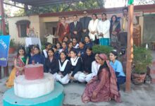 पुष्प कुछ और शाल ओढ़ाकर किया स्वागत