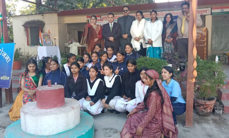 पुष्प कुछ और शाल ओढ़ाकर किया स्वागत पुष्प कुछ और शाल ओढ़ाकर किया स्वागत