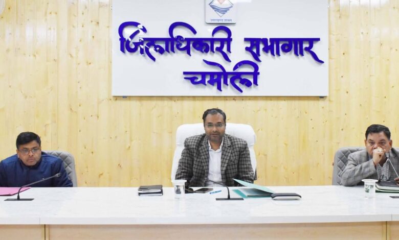 पीएमजीएसवाई से निर्मित सड़कों के कार्यों में तेजी लाकर लाए रैकिंग में सुधार : डीएम