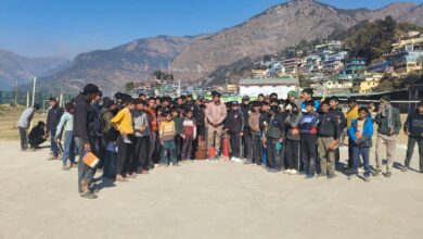 खेल के मैदान गोपेश्वर में पहुँचे फायर फाइटर्स, भविष्य के चैंपियंस ने सीखे आग से जंग के गुर