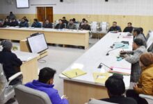 जिलाधिकारी गौरव कुमार ने जिलाधिकारी सभागार में बीस सूत्री कार्यक्रम एवं जिला योजना की समीक्षा बैठक की