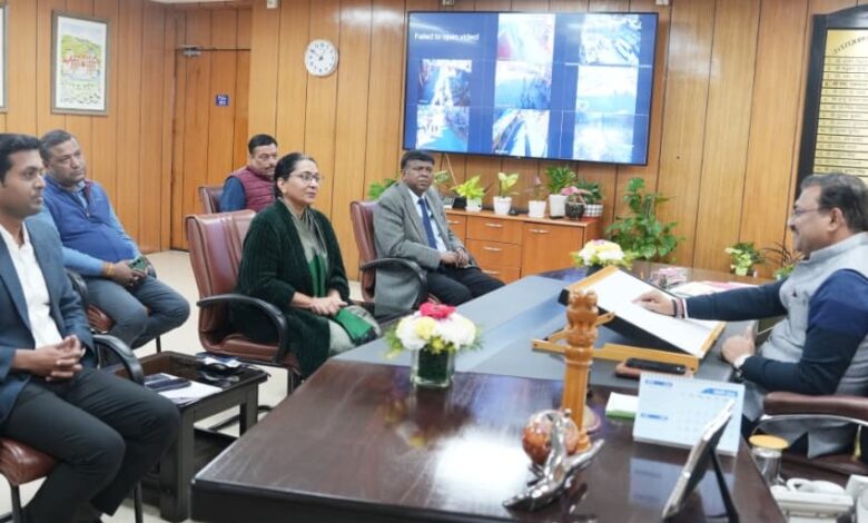 मण्डल रेल प्रबन्धक, उत्तर रेलवे मुरादाबाद विनीता श्रीवास्तव के साथ मुख्य सचिव कार्यालय में बैठक सम्पन्न