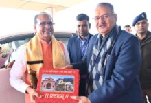 जॉलीग्रांट एयर पोर्ट पर केंद्रीय कृषि मंत्री शिवराज सिंह चौहान का उत्तराखण्ड आगमन पर कृषि मंत्री गणेश जोशी ने किया स्वागत