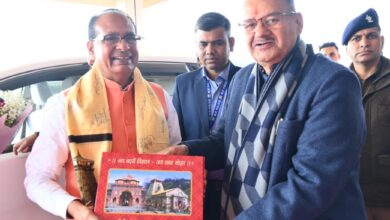 जॉलीग्रांट एयर पोर्ट पर केंद्रीय कृषि मंत्री शिवराज सिंह चौहान का उत्तराखण्ड आगमन पर कृषि मंत्री गणेश जोशी ने किया स्वागत