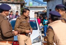 सड़क किनारे झाडियों में मिला युवती का शव सड़क किनारे झाडियों में मिला युवती का शव