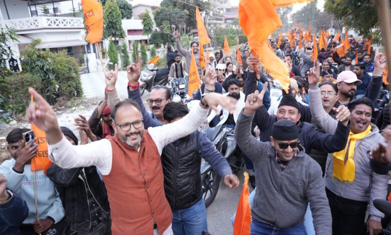 इंदिरा नगर और सीमाद्वार में उमड़ा जनसैलाब, भगवा रैली से हुआ हिन्दू सम्मेलन का शंखनाद