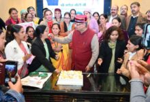 ग्राम्य विकास मंत्री गणेश जोशी ने स्वयं सहायता समूह की महिलाओं को श्रम-न्यूनीकरण उपकरण एवं पशु सखियों को स्मार्टफोन किए वितरित