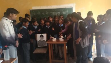 डीएवी इंटर कॉलेज करनपुर में पूर्व छात्र कैबिनेट मंत्री गणेश जोशी ने छात्राओं को भेंट किए 400 फर्नीचर सेट