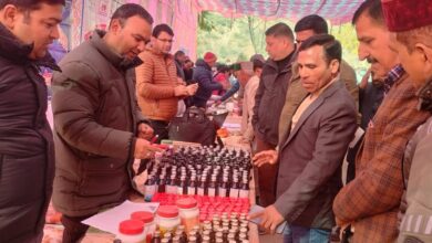 राजकीय इंटर कालेज त्यूनी में आयोजित शिविर में भारी उत्साह के साथ उमड़े लोग