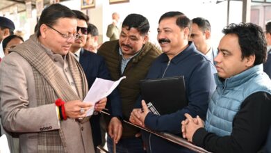 सीएम ने लोहियाहेड व हेलीपेड में जनप्रतिनिधियों व जनता से मुलाकात कर जनसमस्याएं सुनी