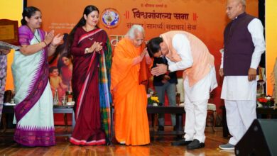 देहरादून से उठा संस्कृति और संस्कारों का शंखनाद – मातृशक्ति को सीएम धामी का नमन देहरादून से उठा संस्कृति और संस्कारों का शंखनाद – मातृशक्ति को सीएम धामी का नमन