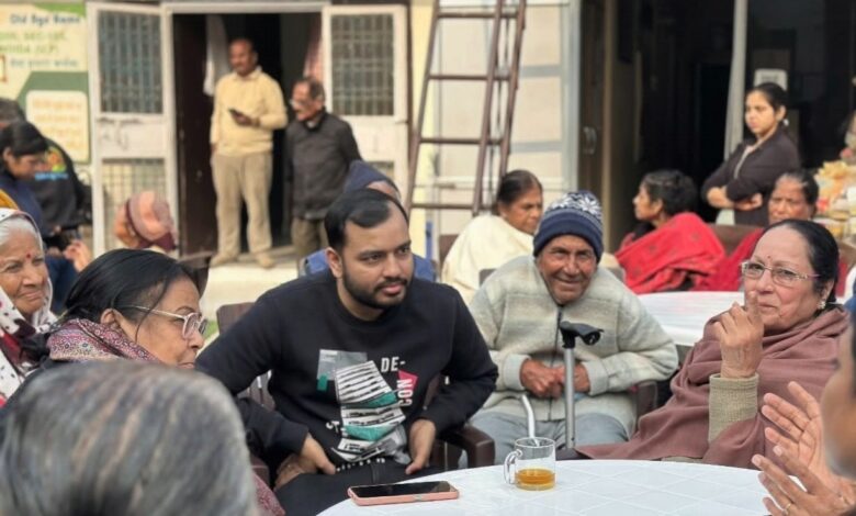 अलख सर ने आंगन वृद्धाश्रम का दौरा किया, बेहतर चिकित्सा देखभाल के लिए 21 लाख रुपये की सहायता प्रदान की अलख सर ने आंगन वृद्धाश्रम का दौरा किया, बेहतर चिकित्सा देखभाल के लिए 21 लाख रुपये की सहायता प्रदान की