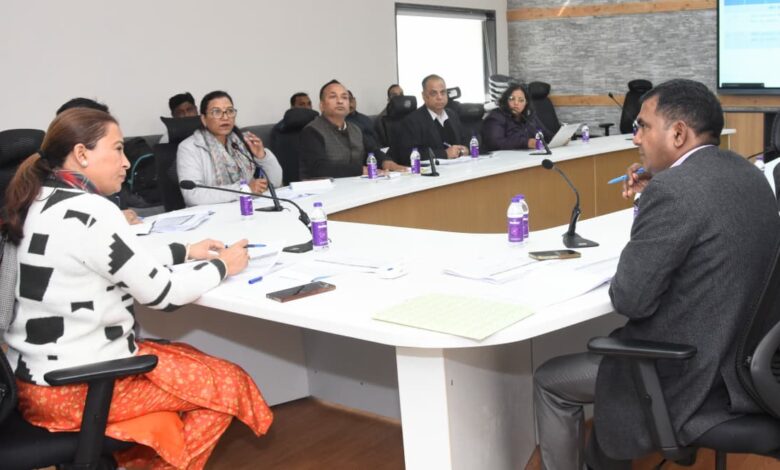 योजनाओं के क्रियान्वयन में लाएं तेजी : रेखा आर्या 