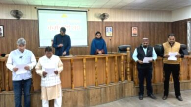 मेयर सौरभ थपलियाल ने कर्मचारी संगठनों के नवनिर्वाचित पदाधिकारियों को दिलाई शपथ