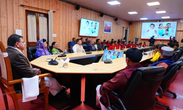 सीएम धामी ने प्रधानमंत्री नरेंद्र मोदी के मन की बात कार्यक्रम के 131वें एपिसोड को सुना सीएम धामी ने प्रधानमंत्री नरेंद्र मोदी के मन की बात कार्यक्रम के 131वें एपिसोड को सुना