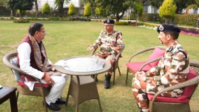 मुख्यमंत्री पुष्कर सिंह धामी से मिले डीजी आईटीबीपी मुख्यमंत्री पुष्कर सिंह धामी से मिले डीजी आईटीबीपी