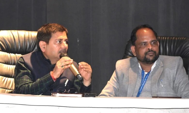 जनगणना-2027 की डिजिटल तैयारियां शुरू, देहरादून में 25-27 फरवरी तक विशेष प्रशिक्षण कार्यक्रम शुरू जनगणना-2027 की डिजिटल तैयारियां शुरू, देहरादून में 25-27 फरवरी तक विशेष प्रशिक्षण कार्यक्रम शुरू