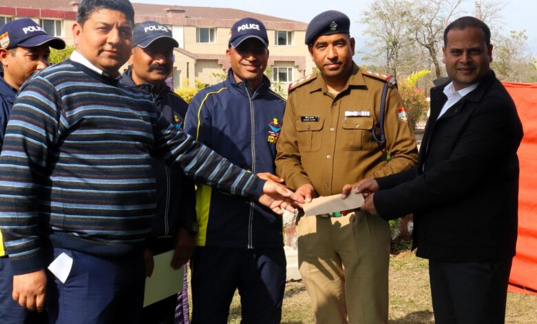 श्री अर्पण यदुवंशी, सेनानायक SDRF ने किया रेस्क्यू टीम को सम्मानित