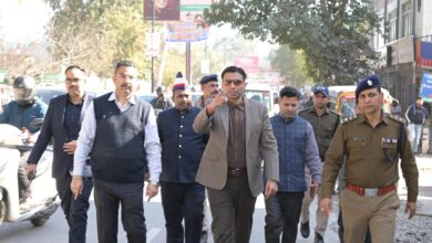 जिला प्रशासन का एक्शन; रोड़ कटिंग शर्तों का उल्लंघन; यूपीसीएल की अनुमति निरस्त