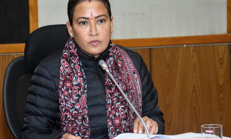 विकास कार्यों की अनदेखी पर नपेंगे अधिकारी : रेखा आर्या