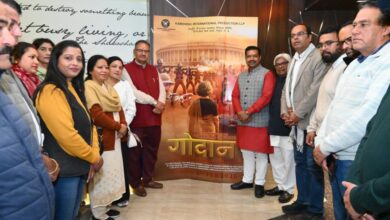 गौ माता पर आधारित प्रेरणादायक फिल्म “गोदान” देखने थियेटर पहुँचे कैबिनेट मंत्री गणेश जोशी