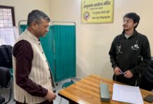 महापौर सौरभ थपलियाल ने सेहरी आयुष्मान आरोग्य मंदिर (डिस्पेंसरी) का किया निरीक्षण