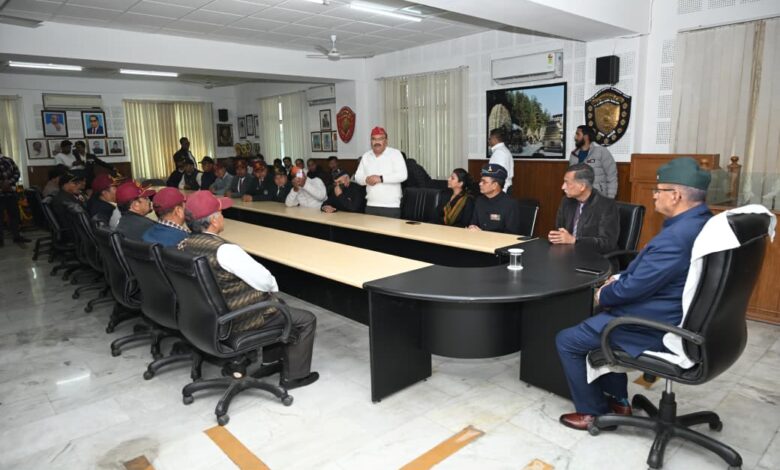 सैनिक कल्याण मंत्री गणेश जोशी ने पुलवामा आतंकी हमले की सातवीं बरसी पर आयोजित कार्यक्रम में शहीद जवानों को दी श्रद्धांजलि