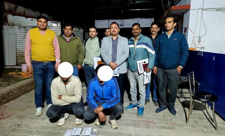 परीक्षा में नकल करा रहे 02 अभियुक्तो को किया गिरफ्तार