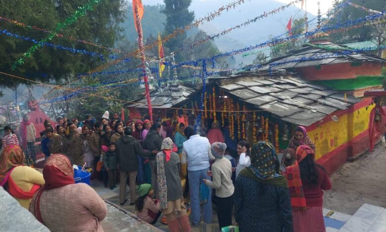 हर-हर महादेव के जयकारों के बीच सुरक्षा की मजबूत ढाल, चमोली पुलिस हर कदम पर मुस्तैद हर-हर महादेव के जयकारों के बीच सुरक्षा की मजबूत ढाल, चमोली पुलिस हर कदम पर मुस्तैद