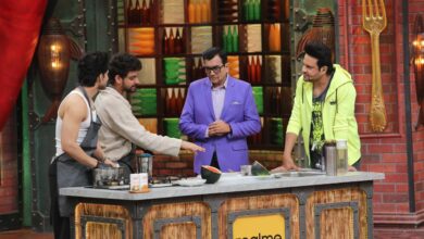 भारत के कुकिंग आइकॉन संजीव कपूर अब तक के सबसे जबरदस्त कुक-ऑफ के लिए कलर्स के ‘लाफ्टर शेफ्स अनलिमिटेड एंटरटेनमेंट’ में शामिल हुए