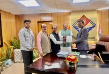 मुख्य सचिव से मिला कांग्रेस का प्रतिनिधिमंडल मुख्य सचिव से मिला कांग्रेस का प्रतिनिधिमंडल