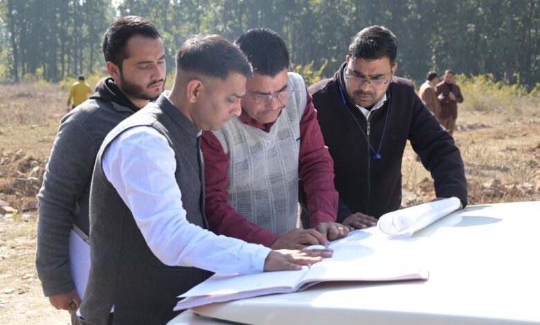 सीएम के निर्देश पर डीएम का त्वरित एक्शन, धौलास में संयुक्त टीम ने की विस्तृत पैमाइश