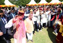 लोक गीतों की धुनों के बीच सीएम आवास में निखरे होली के रंग लोक गीतों की धुनों के बीच सीएम आवास में निखरे होली के रंग