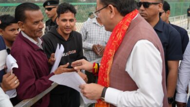 नगला तराई व हेलीपैड, लोहियाहेड में जनप्रतिनिधियों व जनता  से मुलाकात कर जनसमस्याएं सुनी