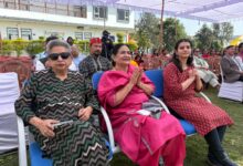 होलकर एजुकेशनल ट्रस्ट ने धूमधाम से मनाया होली उत्सव 