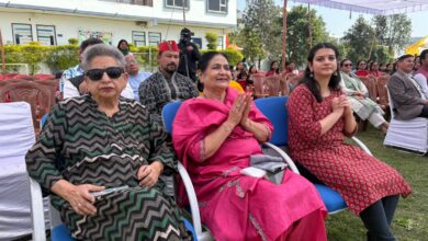 होलकर एजुकेशनल ट्रस्ट ने धूमधाम से मनाया होली उत्सव होलकर एजुकेशनल ट्रस्ट ने धूमधाम से मनाया होली उत्सव