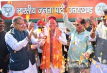 कैबिनेट मंत्री गणेश जोशी ने अबीर-गुलाल लगाकर दीं होली की शुभकामना कैबिनेट मंत्री गणेश जोशी ने अबीर-गुलाल लगाकर दीं होली की शुभकामना