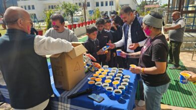 कांग्रेसजनों ने कौलागढ़ छात्रावास में बच्चों संग हर्षोल्लास से मनाई होली कांग्रेसजनों ने कौलागढ़ छात्रावास में बच्चों संग हर्षोल्लास से मनाई होली