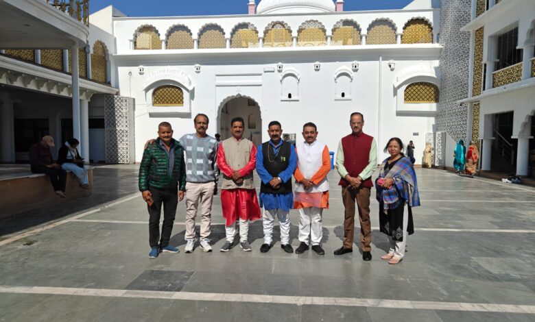 पूज्य महंत देवेंद्र दास महाराज जी को होली और आगामी झंडा साहिब पर्व की महासभा के पदाधिकारियों ने शुभकामनाएं दी पूज्य महंत देवेंद्र दास महाराज जी को होली और आगामी झंडा साहिब पर्व की महासभा के पदाधिकारियों ने शुभकामनाएं दी